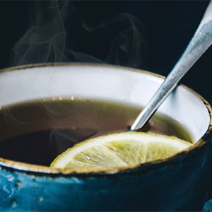 lemon slice in a mug of hot tea