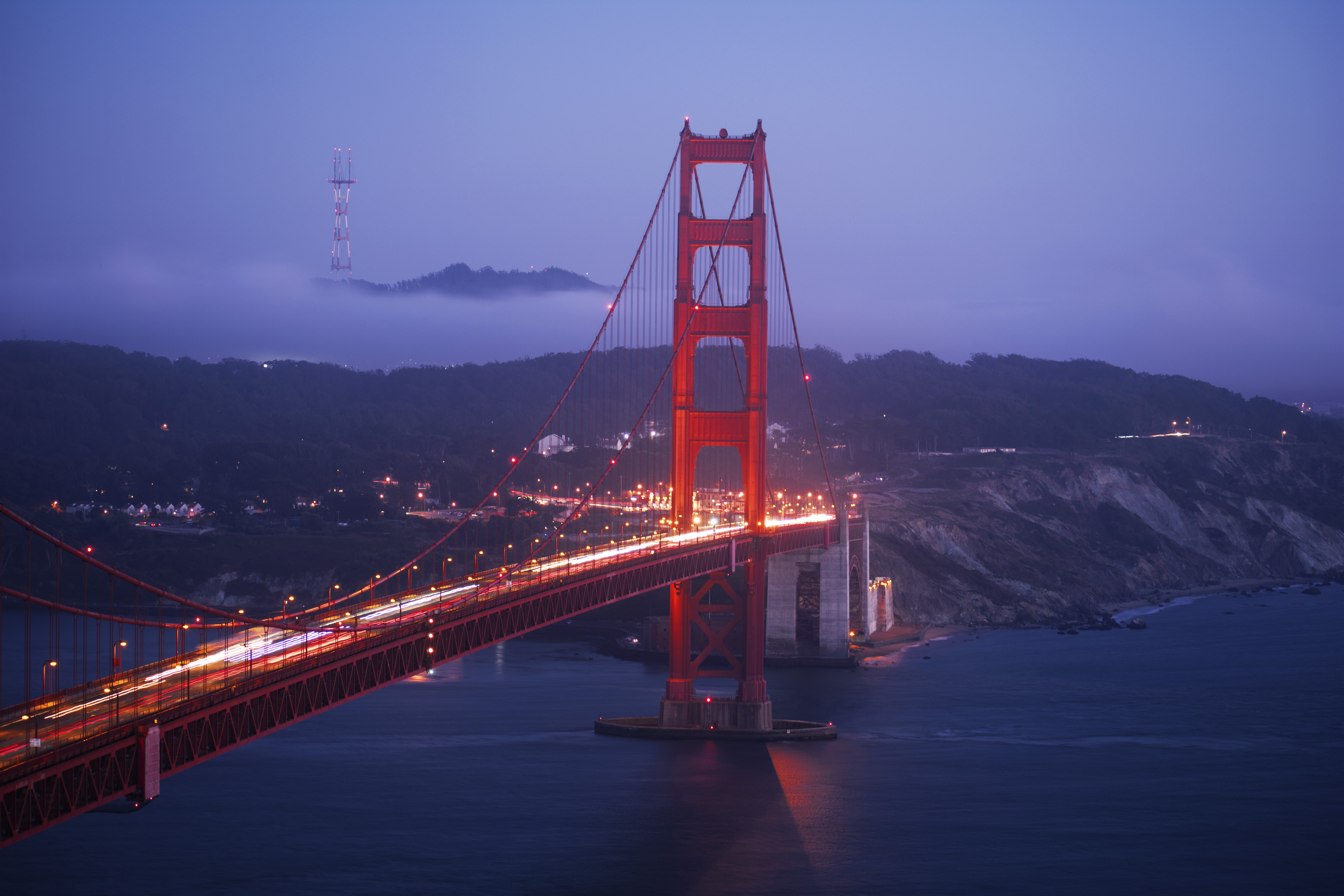 Golden Gate Bridge at dusk